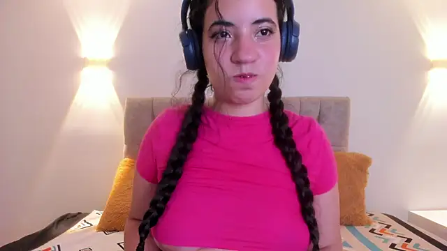 Snapshot of Nicol_Chang chatting on 10.07.25 Nicol Chang online show from 10.07.25