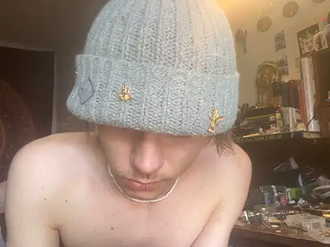 Snapshot of XanderOzzz chatting on 09.12.25 XanderOzzz online show from 09.12.25