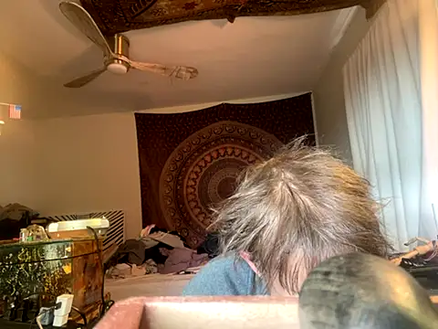 Snapshot of XanderOzzz chatting on 11.08.25 XanderOzzz online show from 11.08.25