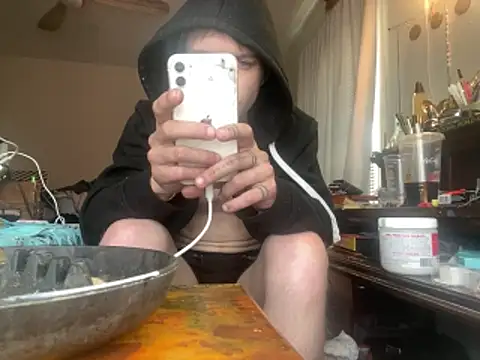 Snapshot of XanderOzzz chatting on 12.17.25 XanderOzzz online show from 12.17.25