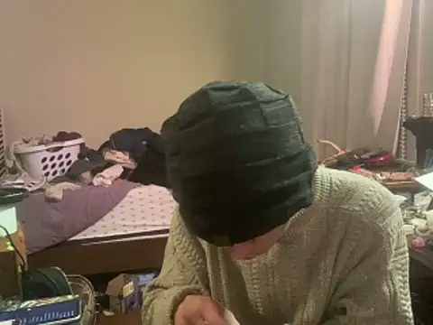 Snapshot of XanderOzzz chatting on 12.19.25 XanderOzzz online show from 12.19.25