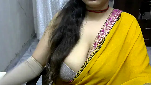 Snapshot of sexy_indianboobs chatting on 02.14.25 sexy indianboobs online show from 02.14.25