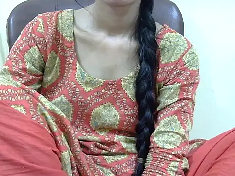 smallcuute online show from 11.05.25