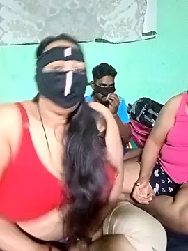 LoveOnStream online show from 11.21.25