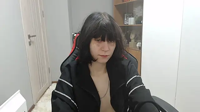 TinaQuiin online show from 10.20.25