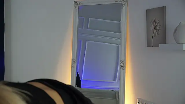 LenaaStar online show from 11.16.25