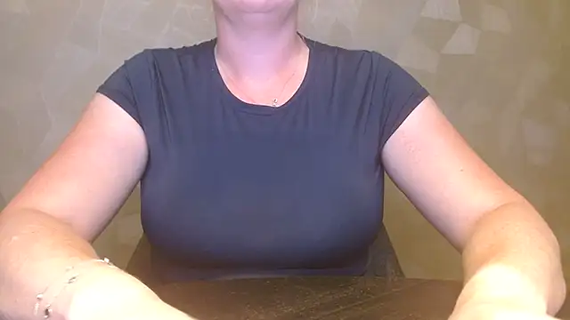 Snapshot of Esmee-Xxx chatting on 09.15.25 Esmee-Xxx online show from 09.15.25