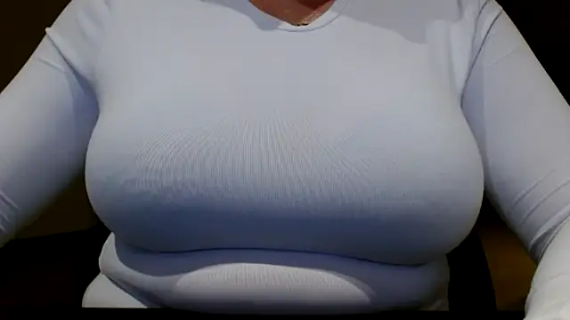 Snapshot of Esmee-Xxx chatting on 11.12.25 Esmee-Xxx online show from 11.12.25