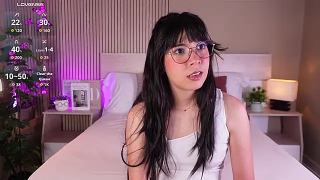 aprilqueenie online show from 06.26.26
