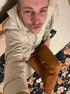 Snapshot of Skinny0150 chatting on 11.18.25 Skinny0150 online show from 11.18.25