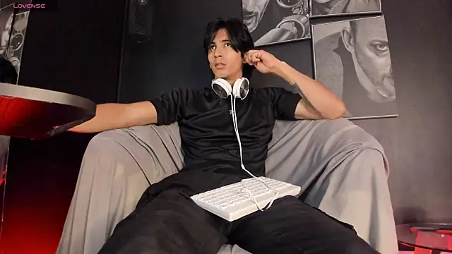 Snapshot of jett_savage chatting on 09.24.25 jett savage online show from 09.24.25