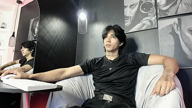 Snapshot of jett_savage chatting on 10.06.25 jett savage online show from 10.06.25