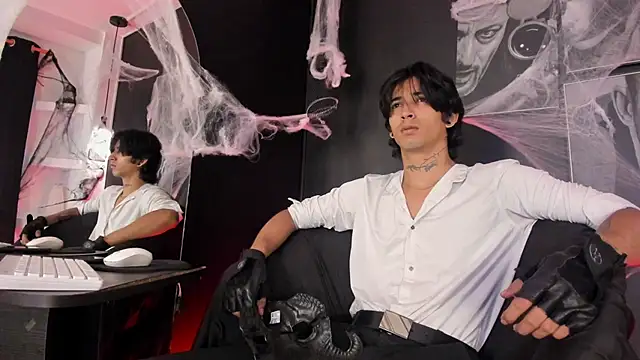 Snapshot of jett_savage chatting on 10.09.25 jett savage online show from 10.09.25
