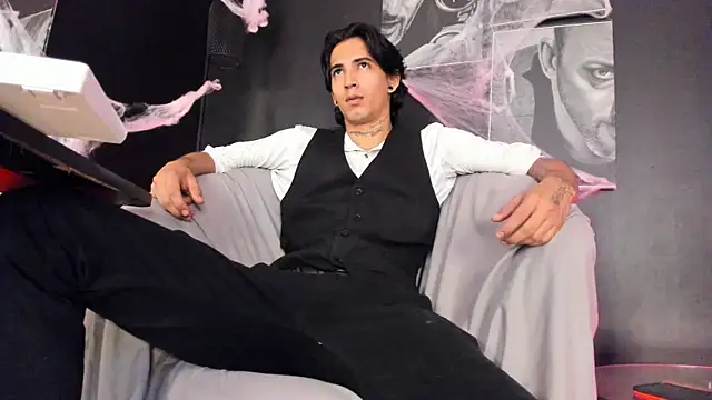 Snapshot of jett_savage chatting on 10.15.25 jett savage online show from 10.15.25