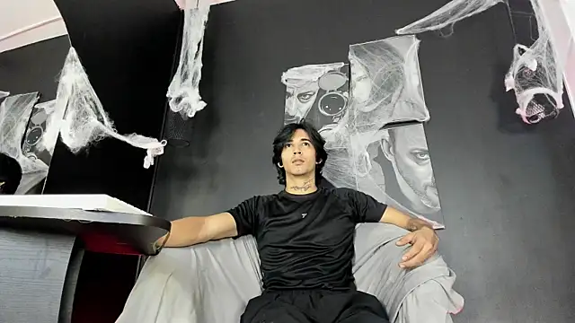 Snapshot of jett_savage chatting on 10.17.25 jett savage online show from 10.17.25