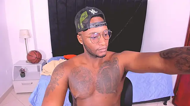 chrstian lewis1 online show from 10.10.25