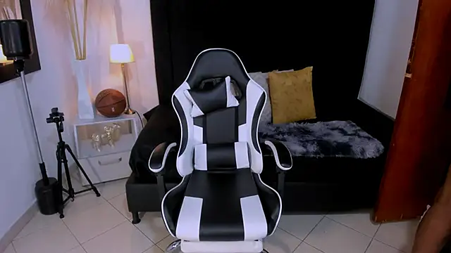 chrstian lewis1 online show from 11.26.25