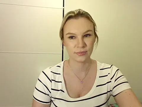 SadieBrilliance online show from 10.08.25