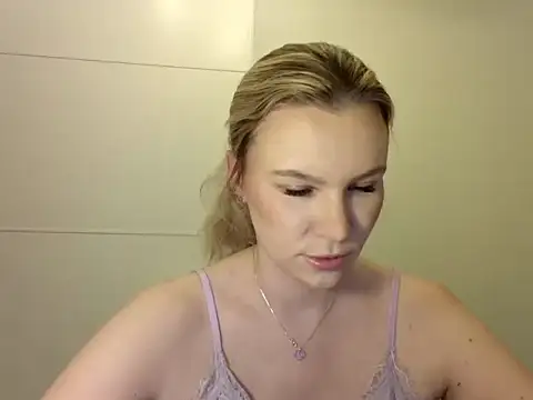 Snapshot of SadieBrilliance chatting on 10.14.25 SadieBrilliance online show from 10.14.25