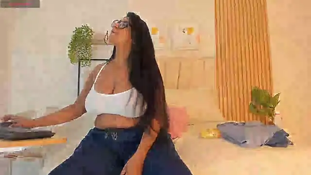 Snapshot of _Miaa_khalifa_ chatting on 05.28.26 Miaa khalifa online show from 05.28.26