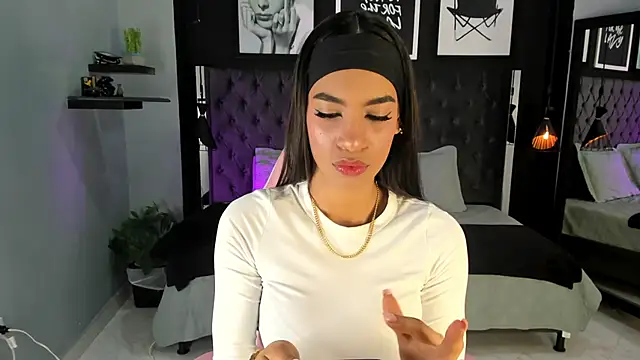 Snapshot of kitty_collins_ chatting on 09.10.25 kitty collins online show from 09.10.25