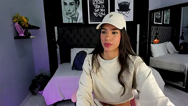 Snapshot of kitty_collins_ chatting on 09.24.25 kitty collins online show from 09.24.25