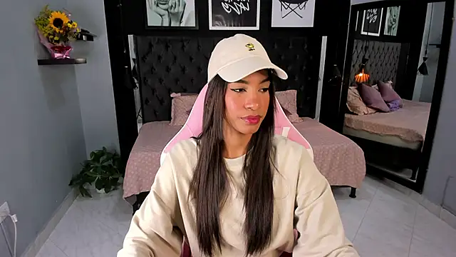 Snapshot of kitty_collins_ chatting on 09.25.25 kitty collins online show from 09.25.25