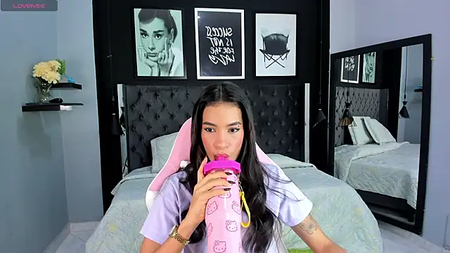 Snapshot of kitty_collins_ chatting on 10.02.25 kitty collins online show from 10.02.25