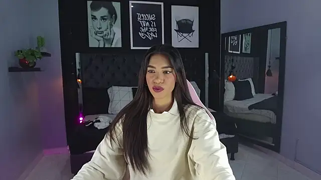 Snapshot of kitty_collins_ chatting on 10.20.25 kitty collins online show from 10.20.25