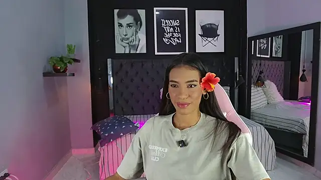 Snapshot of kitty_collins_ chatting on 10.23.25 kitty collins online show from 10.23.25