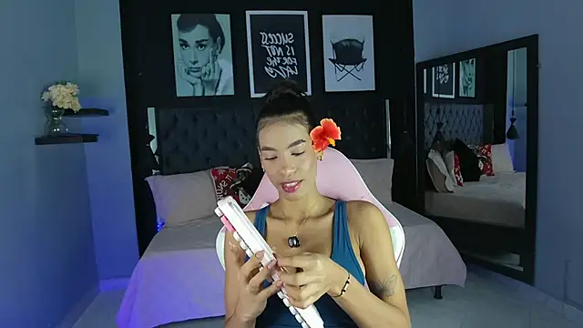 Snapshot of kitty_collins_ chatting on 11.23.25 kitty collins online show from 11.23.25