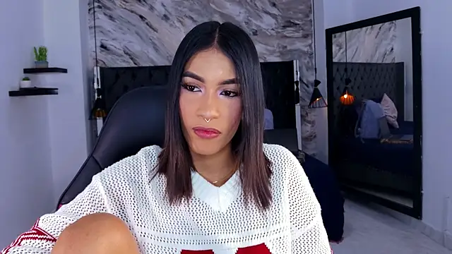 Snapshot of kitty_collins_ chatting on 05.08.26 kitty collins online show from 05.08.26