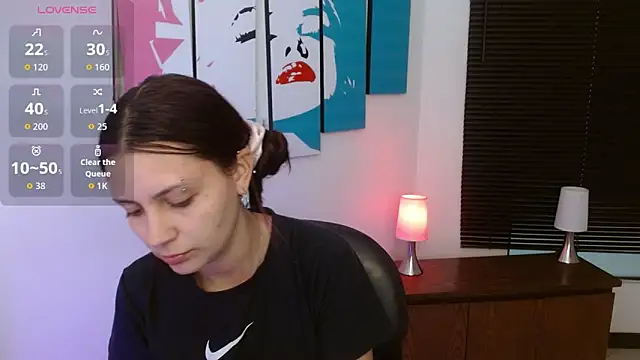 Snapshot of AlanaGarcia19 chatting on 10.21.25 AlanaGarcia19 online show from 10.21.25