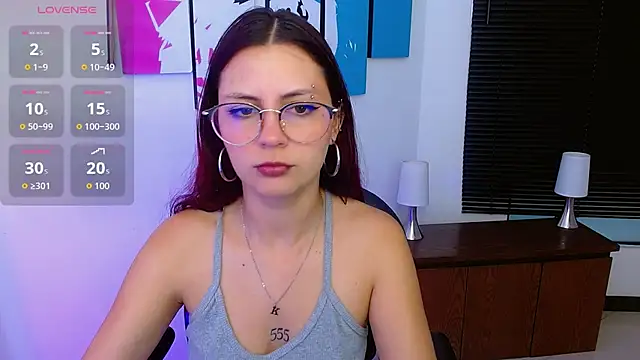 Snapshot of AlanaGarcia19 chatting on 10.28.25 AlanaGarcia19 online show from 10.28.25