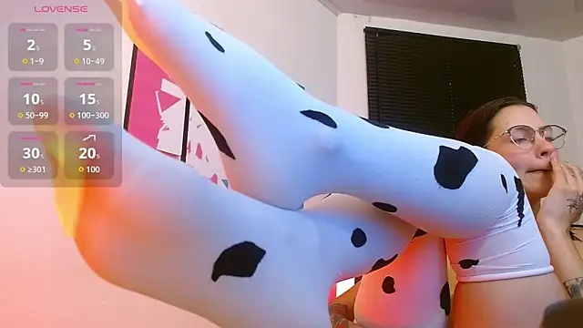 Snapshot of AlanaGarcia19 chatting on 11.14.25 AlanaGarcia19 online show from 11.14.25