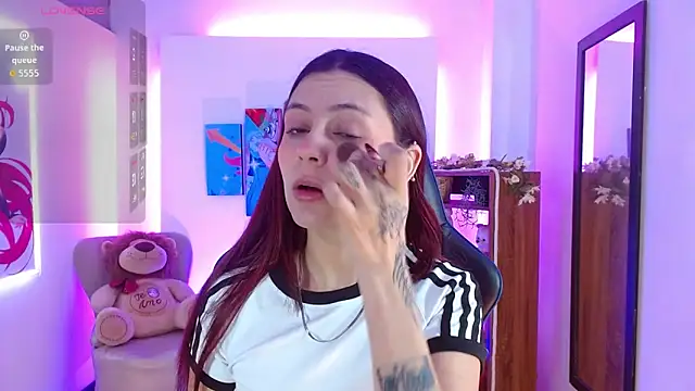 Snapshot of AlanaGarcia19 chatting on 12.15.25 AlanaGarcia19 online show from 12.15.25