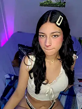 Snapshot of Danly_ chatting on 11.25.25 Danly online show from 11.25.25