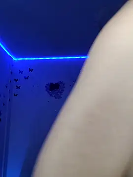 Snapshot of Danly_ chatting on 11.28.25 Danly online show from 11.28.25