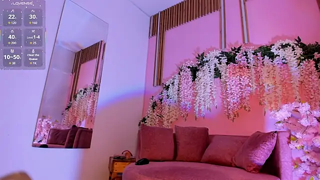 Snapshot of ThiccyLexxy chatting on 11.30.25 ThiccyLexxy online show from 11.30.25