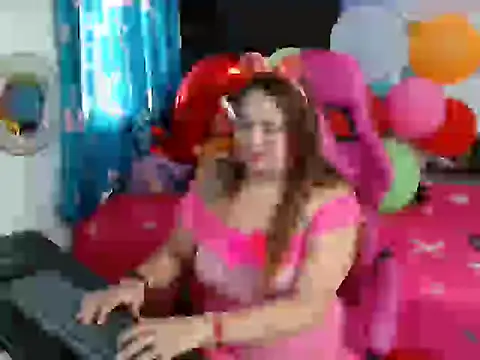 Snapshot of rous-kinky chatting on 09.17.25 rous-kinky online show from 09.17.25