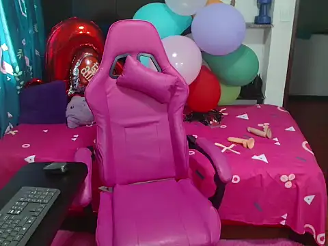 Snapshot of rous-kinky chatting on 09.24.25 rous-kinky online show from 09.24.25