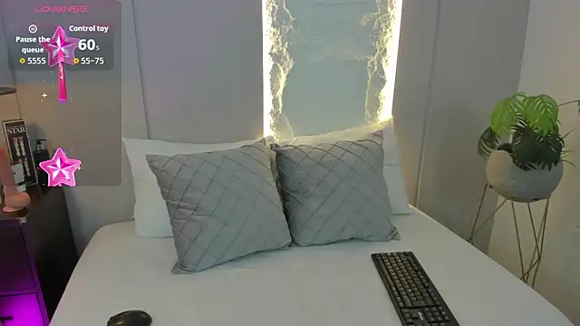 Clara Luu online show from 10.17.25