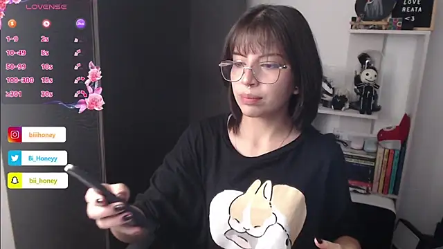 Snapshot of BiiHoney chatting on 04.08.26 BiiHoney online show from 04.08.26