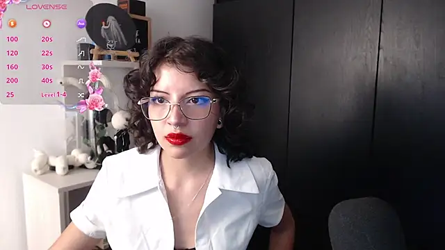 Snapshot of BiiHoney chatting on 06.19.26 BiiHoney online show from 06.19.26