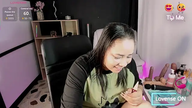 Snapshot of ThaliaBrooks_ chatting on 11.10.25 ThaliaBrooks online show from 11.10.25