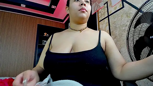 Snapshot of ThaliaBrooks_ chatting on 12.05.25 ThaliaBrooks online show from 12.05.25