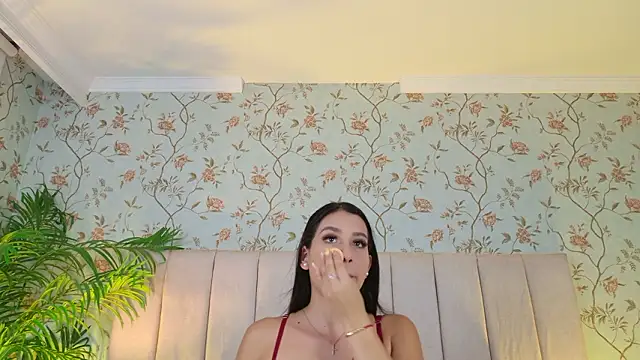 Snapshot of elsa_gb chatting on 03.08.26 elsa gb online show from 03.08.26