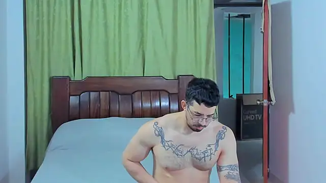 Snapshot of Hunter_Hoott chatting on 01.17.26 Hunter Hoott online show from 01.17.26