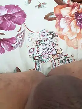 Snapshot of Mm7oon_bnat chatting on 10.19.25 Mm7oon bnat online show from 10.19.25