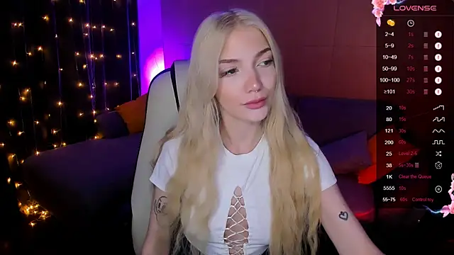 AnyaTaylor  online show from 10.16.25